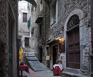 vicolo, finestre, tavoli, porte, porta, luci, tavolini, gradini, scalini, rosso