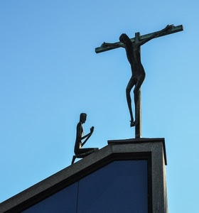 crocifisso, croce, cielo, tetto, azzurro, statue, chiesa, preghiera, bronzo, blu, sculture, vetro, cristo, devozione