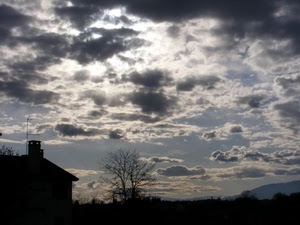 casa, nuvole, cielo, albero, controluce, alberi, antenna, camini
