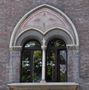 bifora, finestra, colonna, finestre, vetri, riflessi, archi, riflesso, mattoni, arco