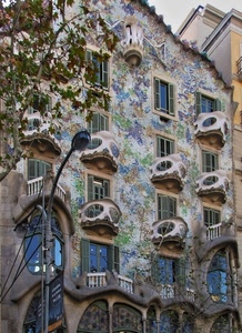 balconi, finestre, lampione, palazzo, albero, facciata, liberty, dipinto, decorazioni