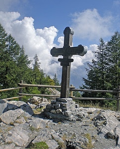 croce, nuvole, alberi, montagna, pietre, sassi, cielo, staccionata, roccia