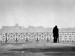 ringhiera, nebbia, uomo, bianconero, fiume, panorama, parapetto, solitario, case, persona