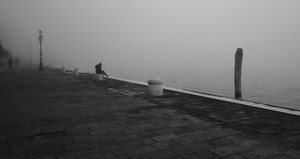 nebbia, lampioni, bianconero, panchina, palo, lungomare, riva, acqua, lampione