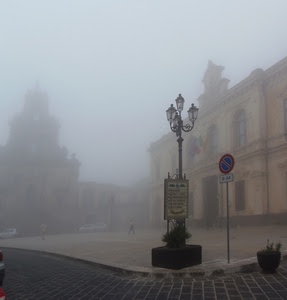 nebbia, lampione, piazza, palazzo, chiesa, cartello, segnale, facciata, vaso