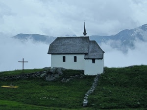 croce, nuvole, verde, montagna, prato, chiesa, montagne, finestre, cappella, chiesetta, nebbia, erba, rocce, tetto, campanile