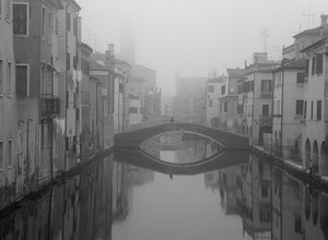 canale, nebbia, ponte, riflesso, finestre, acqua, riflessi, bianconero, case, arco, portici, panni, palazzi