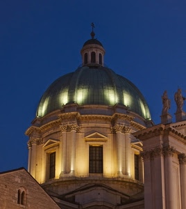 cupola, finestre, croce, statue, luci, chiesa, colonne, notturno