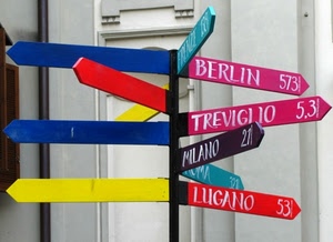 giallo, blu, colori, frecce, rosso, indicazioni, segnaletica, scritte, cartelli, nero, città, numeri, segnali, azzurro, rosa