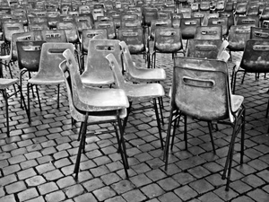 sedie, bianconero, plastica, piazza, sampietrini, strada, selciato