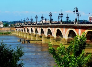ponte, fiume, lampioni, archi, acqua, verde, alberi