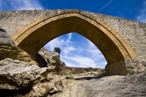 ponte, cielo, nuvole, arco, roccia, pietre, sassi, rocce, albero, mattoni