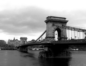 ponte, fiume, acqua, bianconero, nuvole, palazzi, arco, cielo, barche, lampioni, cavi, edifici, archi, tiranti