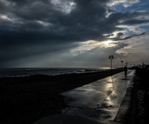 mare, nuvole, lampioni, cielo, lampione, acqua, lungomare, passante, onde, spiaggia, bagnato, maltempo, controluce, tramonto, sole