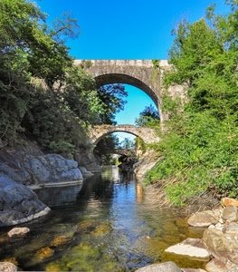 fiume, ponti, sassi, acqua, archi, verde, ponte, alberi, cielo