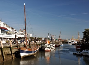 barche, porto, acqua, canale, mare, cielo, riflessi, alberi