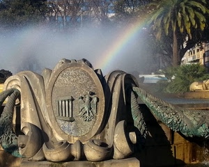 arcobaleno, fontana, stemma, acqua, spruzzi, aquila, ovale, palma, colori, palme, verde, marmo, ali, foglie, colonne, rami, alberi