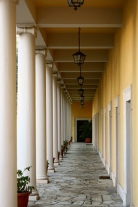 colonne, portico, vasi, lampioni, prospettiva, porta, lampadari, lampade, porte, giallo, colonnato