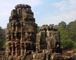 alberi, pietra, facce, tempio, sculture, monumento, ruderi, verde, roccia, volti