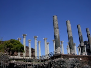 colonne, cielo, capitelli, ruderi, verde, recinzione, albero, tempio, ringhiera, blu, rovine