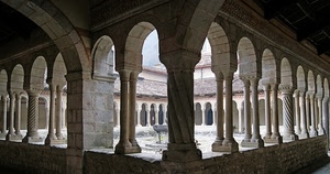 colonne, archi, chiostro, portico, pozzo, colonnato