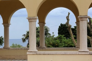 colonne, archi, mare, portico, verde, alberi, piante