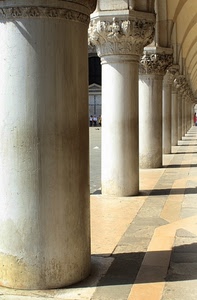 colonne, prospettiva, capitelli, portico, archi, porticato, portici, bianco, ombre, ombra