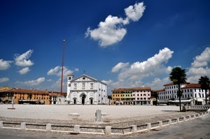 chiesa, piazza, nuvole, case, cielo, alberi
