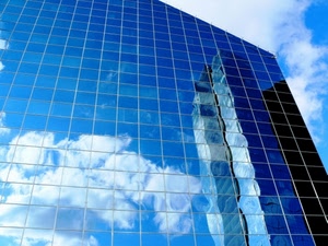 nuvole, azzurro, cielo, riflesso, blu, palazzo, grattacielo, finestre, vetro, riflessi, specchi, vetri, quadrati