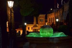 fontana, notte, verde, lampioni, lampione, notturno, zampilli, sfera, palla