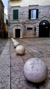 piazza, sfere, palle, porta, finestre, strada, pietra, portone, prospettiva