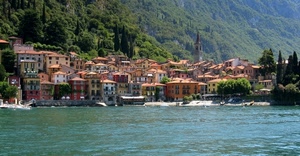 campanile, case, lago, mare, alberi, paese, panorama, acqua, montagne, verde