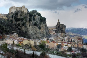 case, montagna, borgo, panorama, castello, paese, roccia, cielo, campanile, alberi, rocce, nuvole, neve