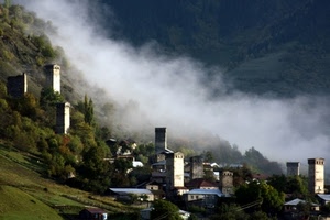 torri, alberi, nebbia, panorama, montagne, montagna, borgo, paese, verde, case