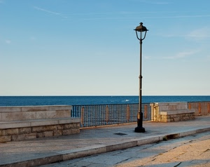 lampione, mare, panchine, ringhiera, marciapiede, lungomare, passeggiata, blu, cielo
