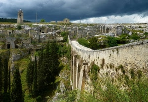 ruderi, nuvole, ponte, alberi, campanile, paese, verde, panorama, maltempo, rovine