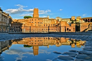 pozzanghera, riflesso, ringhiera, nuvole, torre, acqua, cielo, riflessi, case, finestre, ruderi, piazza, paesaggio, archi, roma, azzurro, selciato