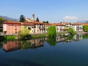 fiume, campanile, case, alberi, acqua, cielo, riflessi, riflesso, barche, verde, paese, nuvole
