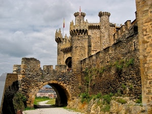 castello, torri, bandiere, merli, mura, arco, ponte, strada, nuvole, pietra, torre