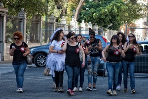 donne, alberi, strada, ragazze, gruppo, jeans, camminare, persone, festa