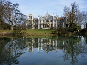 alberi, villa, cielo, acqua, lago, riflesso, riflessi, torri, verde, finestre, archi, prato, rami, parco, castello, azzurro, chiesa