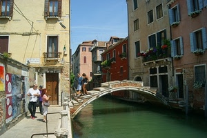 ponte, canale, acqua, venezia, passanti, persone, finestre, palazzi, case, fiume