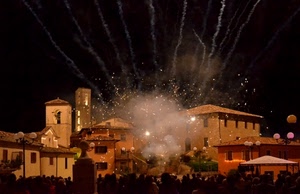 fuochi, festa, notturno, notte, paese, gente, fumo, torre, case