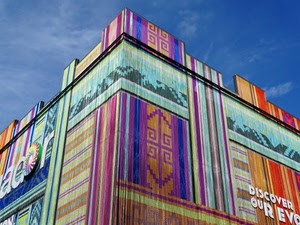 cielo, colori, expo, righe, viola, geometrie, palazzo, azzurro, scritte, giallo, angolo, disegni, milano, arancione, rosso, padiglione, multicolore