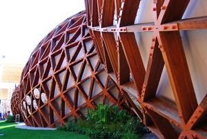 expo, legno, triangoli, padiglione, piante, verde, erba, prato, fiori, milano