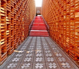 legno, rosso, gradini, expo, cassette, scale, scala, geometrie, padiglione, casse, milano