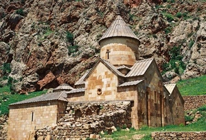 chiesa, croce, rocce, roccia, tetto, tetti, pietra, montagna, erba, verde, campanile