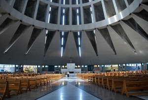 chiesa, altare, croce, banchi, interno, panche, persone, panchine, crocifisso, cupola