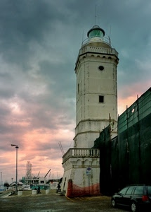 faro, nuvole, lampione, porto, auto, cielo, barche, ringhiera, navi, macchina, alba, rosso