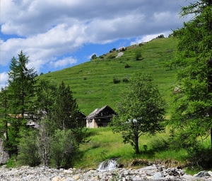 nuvole, verde, alberi, montagna, prato, casa, erba, pendio, cielo, capanna